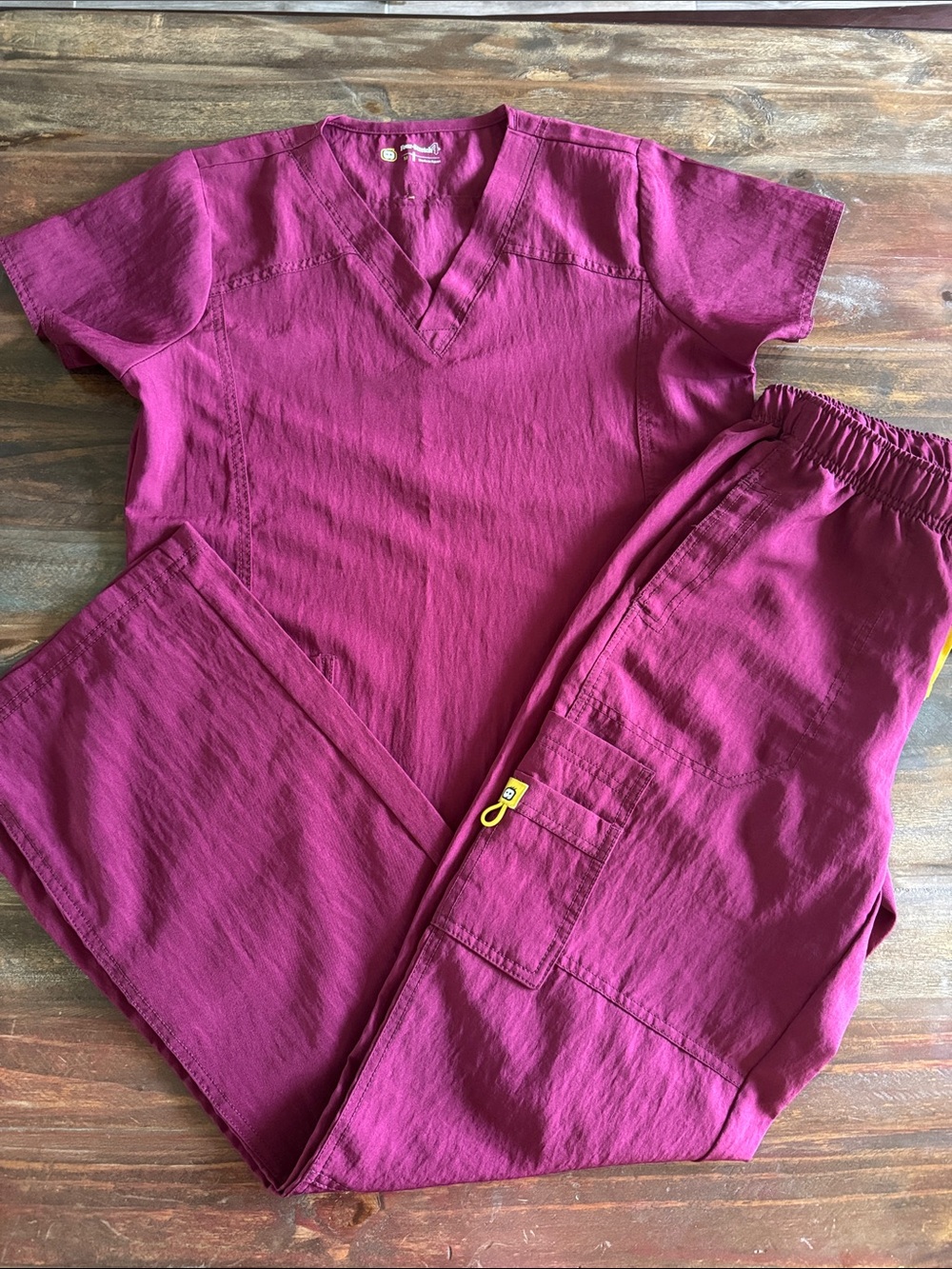 Women’s maroon WonderWink Four-Stretch Scrub Set - V-Neck Top & Cargo Pants